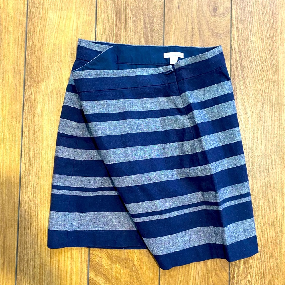 Gap size 2 a-line skirt.